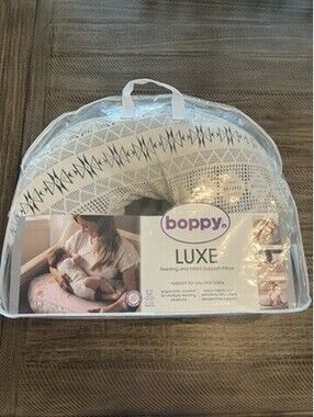 Boppy Luxe nursing pillow - boho/aztec print cover